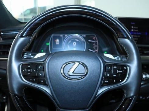 Used 2021 Lexus ES 300h w/ Luxury Package image 17