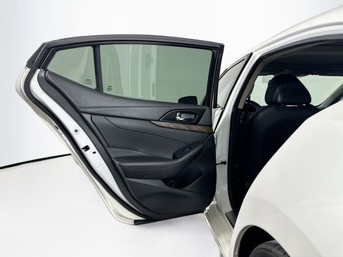 Used 2018 Nissan Maxima Platinum image 27