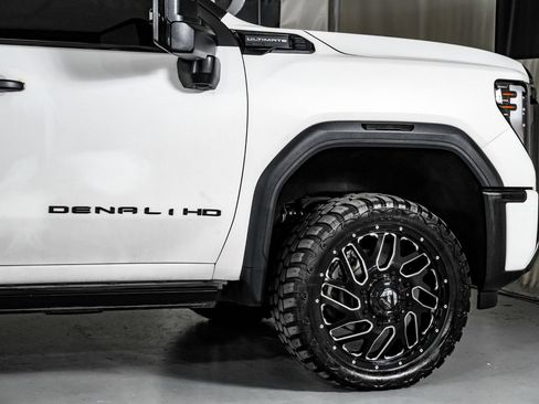 Used 2024 GMC Sierra 3500 Denali Ultimate AWD/4WD image 7