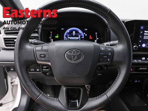 Used 2025 Toyota Camry SE FWD image 10