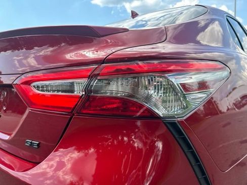 Used 2019 Toyota Camry SE FWD image 12