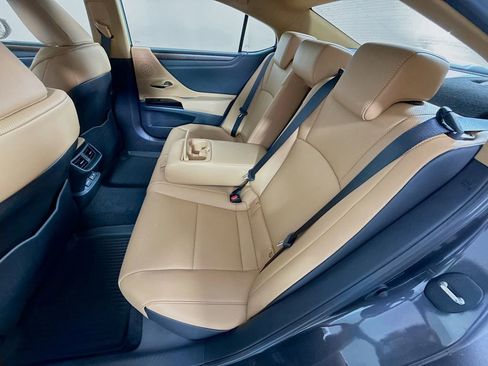 Used 2025 Lexus ES 350 w/ Premium Package FWD image 25