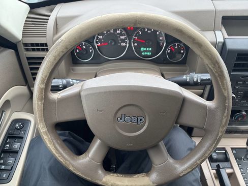 Used 2010 Jeep Liberty Sport image 24