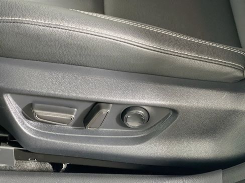 Used 2025 Toyota Camry SE FWD image 16