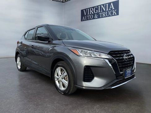 Used 2023 Nissan Kicks S image 2