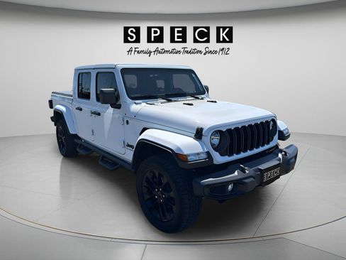 Used 2024 Jeep Gladiator Sport AWD/4WD image 7