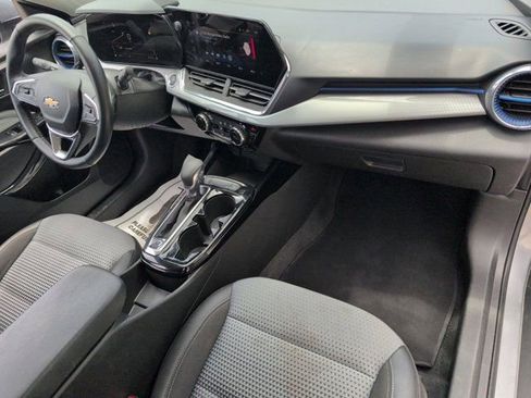 Used 2025 Chevrolet Trax LT w/ LT Convenience Package FWD image 31