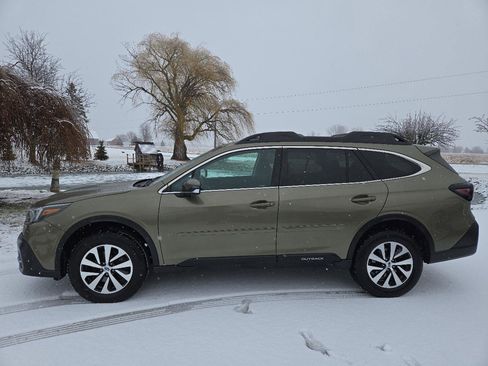 Used 2022 Subaru Outback Premium image 2