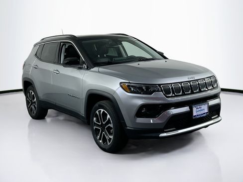 Used 2022 Jeep Compass Limited w/ Sun and Sound Group AWD/4WD image 3