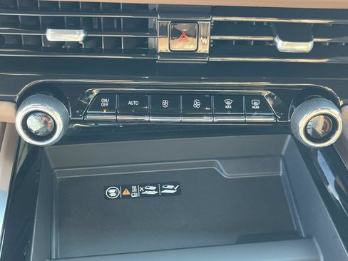 Used 2025 Chevrolet Tahoe High Country RWD image 36