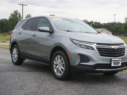 Used 2023 Chevrolet Equinox LT image 4