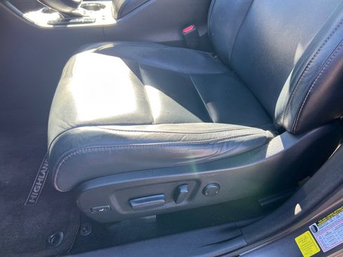 Used 2017 Toyota Highlander XLE image 8