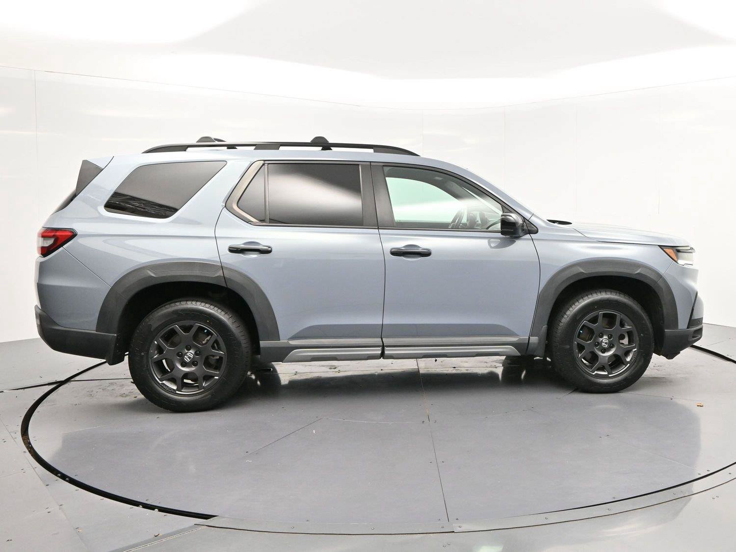 Used 2023 Honda Pilot TrailSport image 8