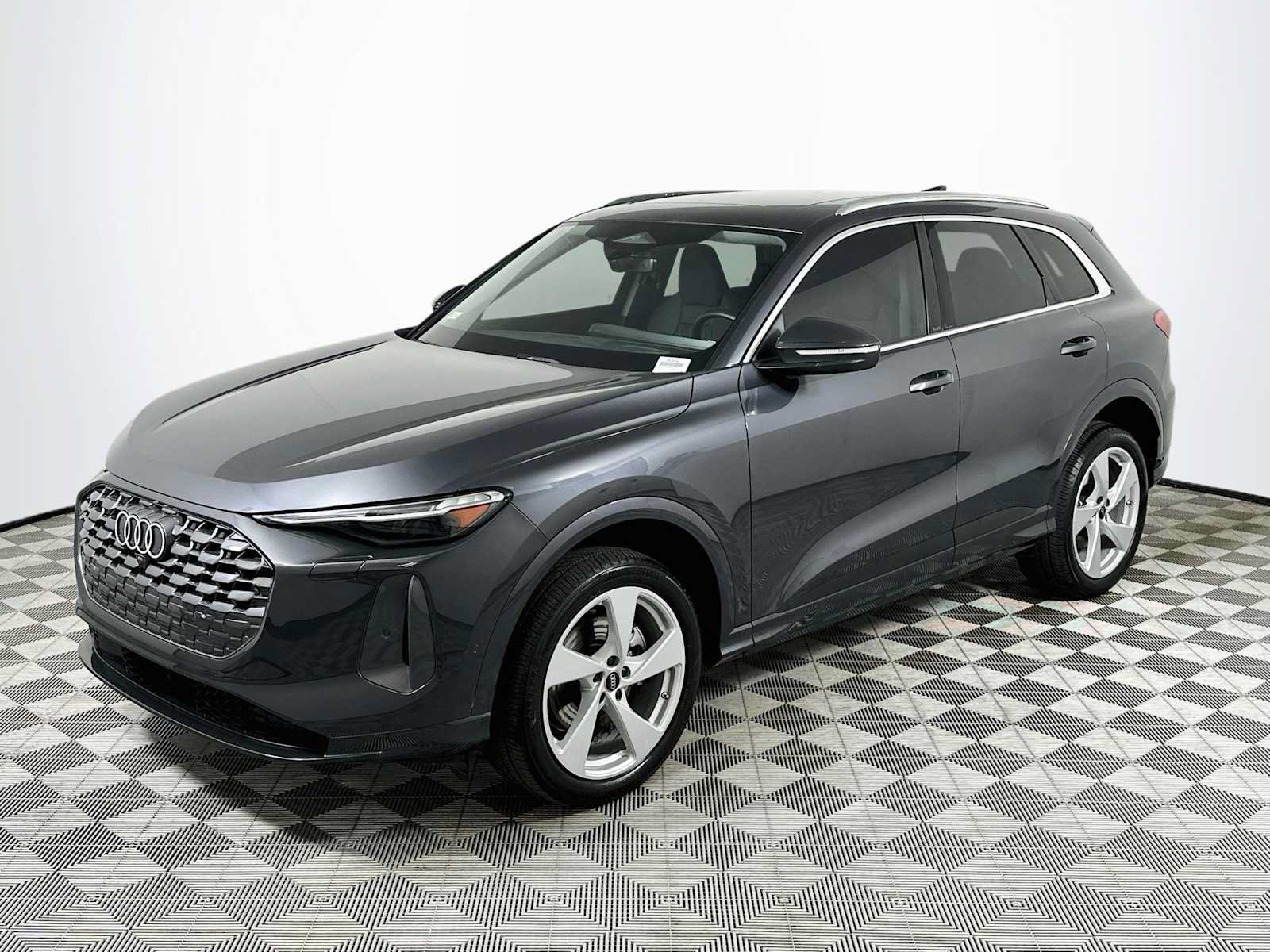 Used 2025 Audi Q5 Premium Plus AWD/4WD image 3