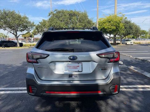 Used 2021 Subaru Outback Premium AWD/4WD image 6