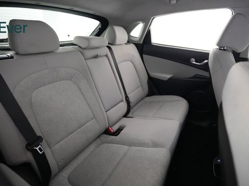 Used 2023 Hyundai Kona SE FWD image 5