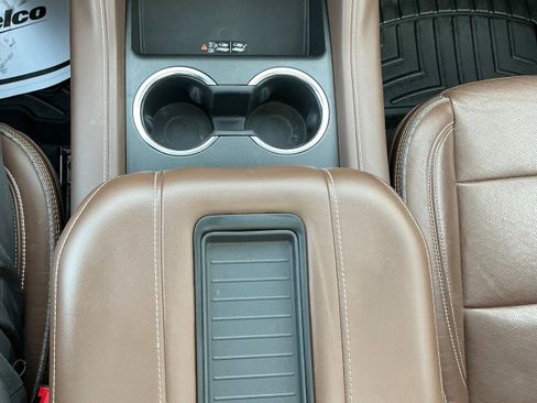 Certified 2022 Chevrolet Suburban High Country image 9