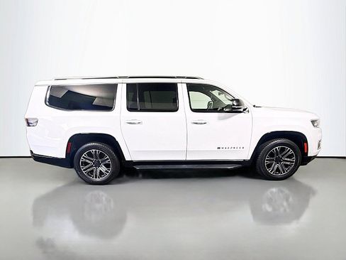 Used 2023 Jeep Wagoneer L Series II AWD/4WD image 8