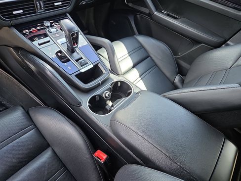 Used 2021 Porsche Cayenne Coupe image 25