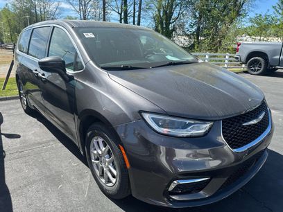 Used 2023 Chrysler Pacifica Touring-L