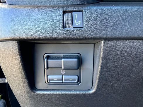 Used 2024 GMC Canyon Elevation w/ Convenience Package image 33