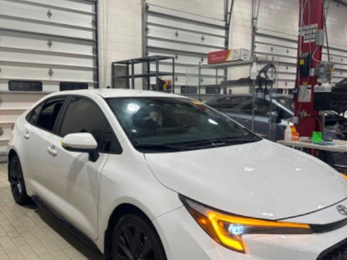 Used 2024 Toyota Corolla SE image 2