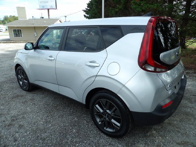 Used 2021 Kia Soul S FWD image 3