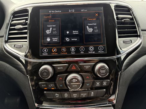 Used 2022 Jeep Grand Cherokee Laredo X AWD/4WD image 10