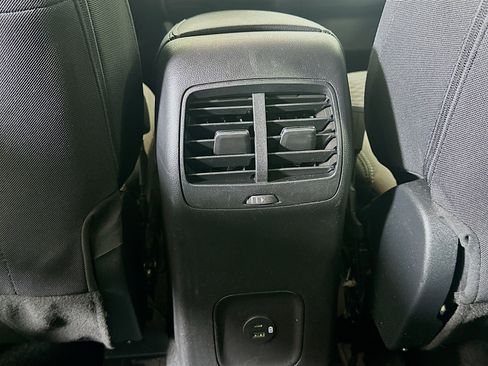 Used 2021 Ford Escape SE w/ SE Sport Appearance Package image 28