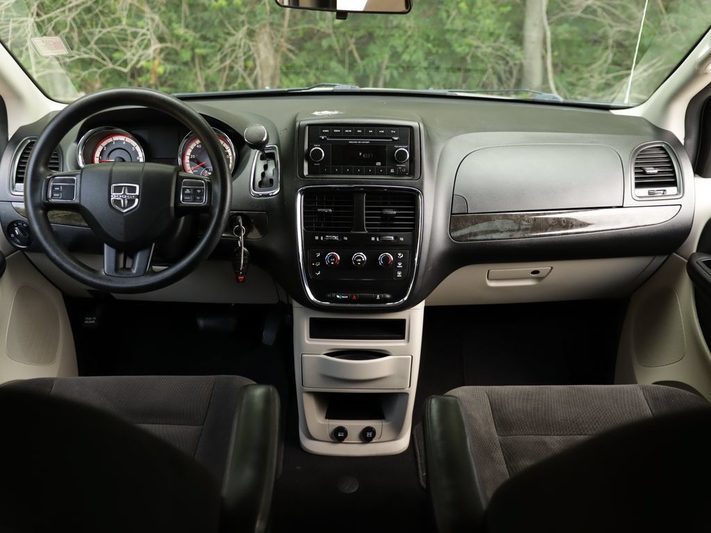 Used 2016 Dodge Grand Caravan American Value Package FWD image 17