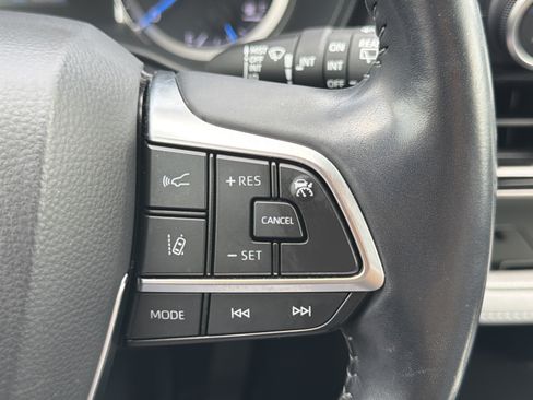 Used 2021 Toyota Highlander LE AWD/4WD image 13