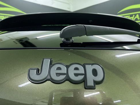 Used 2014 Jeep Cherokee Trailhawk w/ Comfort/Convenience Group AWD/4WD image 13