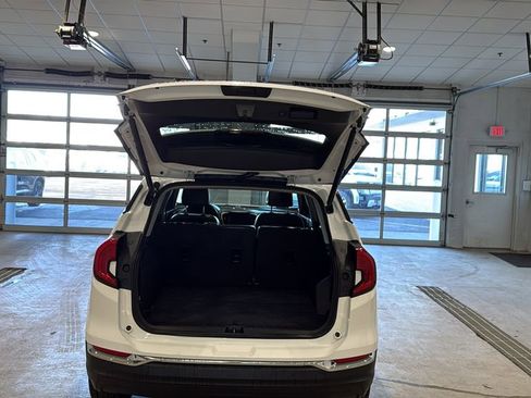 Used 2022 GMC Terrain SLT w/ Infotainment Package II image 16