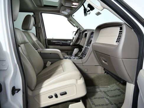 Used 2016 Lincoln Navigator Select AWD/4WD image 11