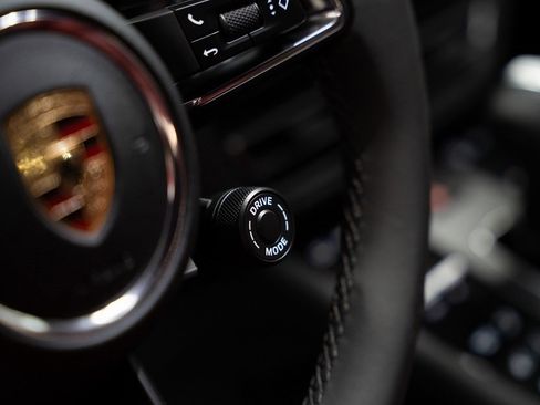 Used 2024 Porsche Macan image 13