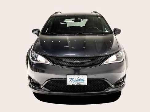 Used 2019 Chrysler Pacifica Touring-L Plus w/ S Appearance Package image 3