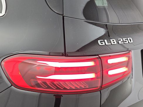 New 2025 Mercedes-Benz GLB 250 image 33