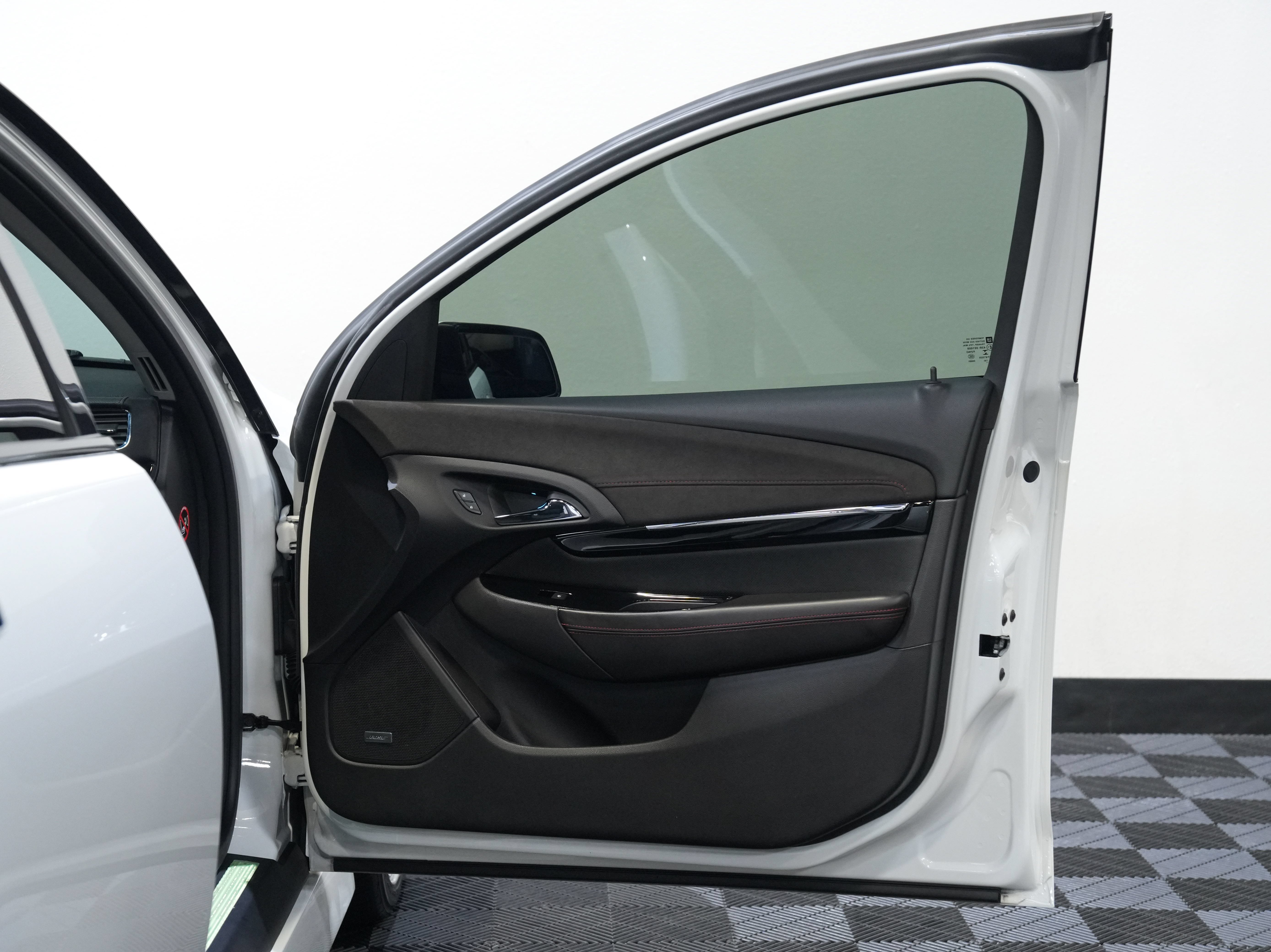 Used 2015 Chevrolet SS RWD image 23