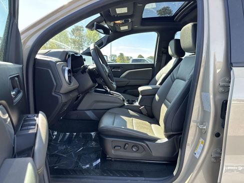 Used 2023 Chevrolet Colorado ZR2 w/ ZR2 Convenience Package III image 16