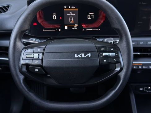 Used 2025 Kia K4 FWD image 12