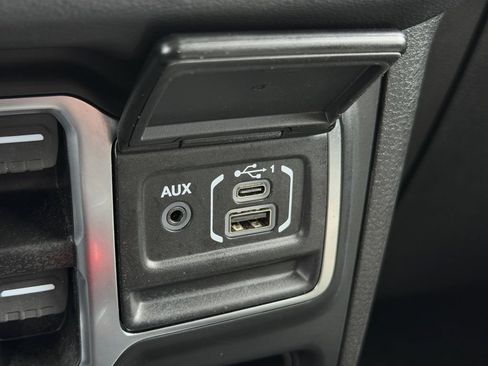 Used 2026 Jeep Wrangler Unlimited Sahara AWD/4WD image 16