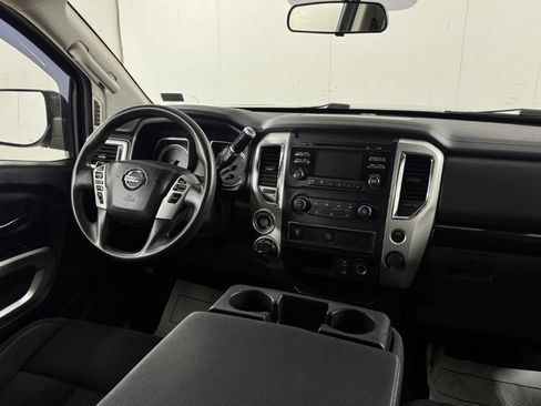 Used 2017 Nissan Titan SV image 45