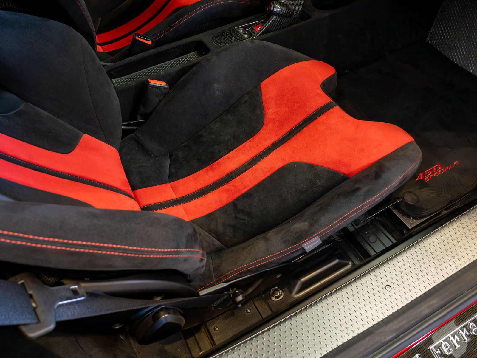 Used 2015 Ferrari 458 Speciale Coupe RWD image 20