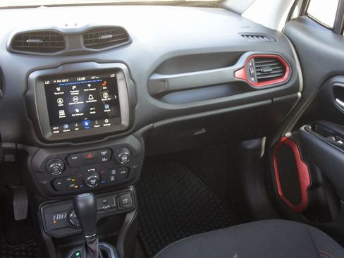 Used 2023 Jeep Renegade Trailhawk image 13
