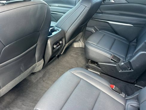 Used 2025 Chevrolet Traverse LT AWD/4WD image 14