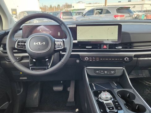 Certified 2025 Kia Carnival SX image 16