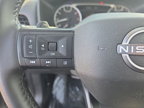 Used 2025 Nissan Rogue SV FWD image 17