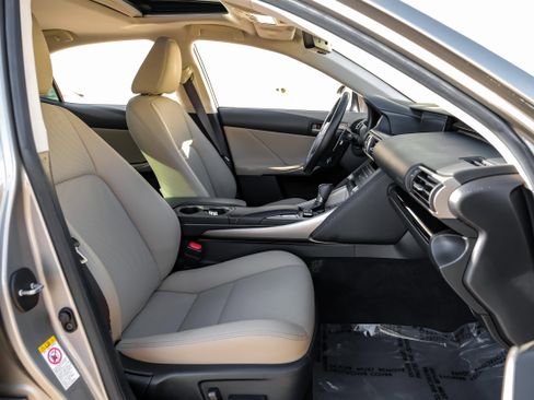 Used 2019 Lexus IS 350 image 35