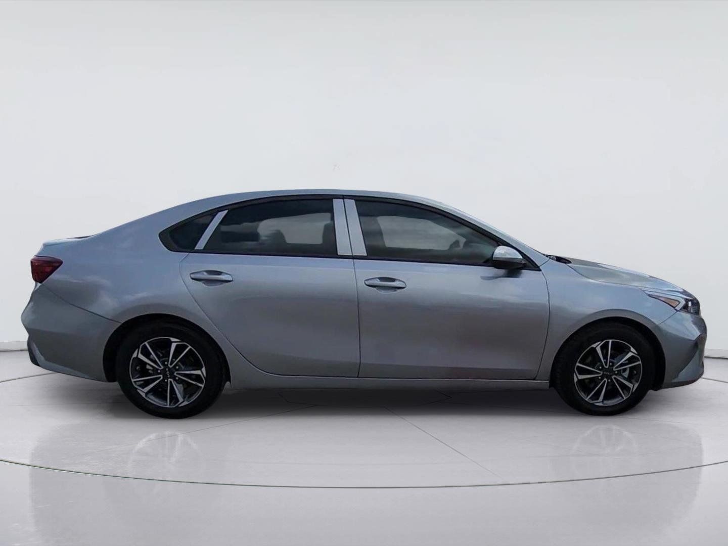 Used 2023 Kia Forte LXS FWD image 9