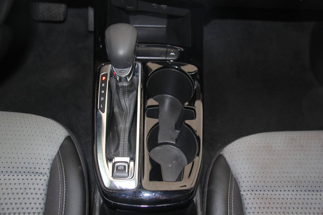 Used 2025 Chevrolet Trax LT w/ LT Convenience Package FWD image 16